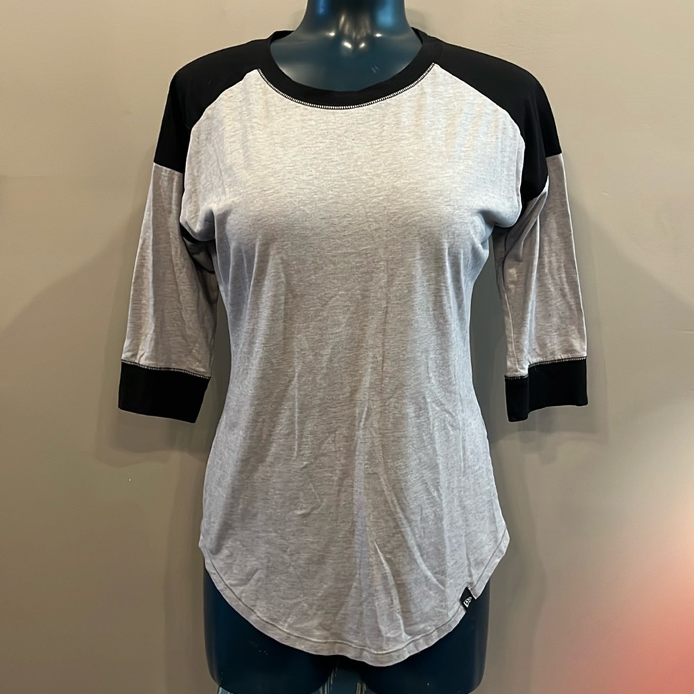 New era half sleeve t shirt small
